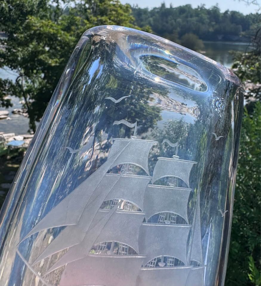 MCM Swedish Crystal Vase 8" - Kosta Glass Hand Engraved Sailing Ship-Signed - photo 11