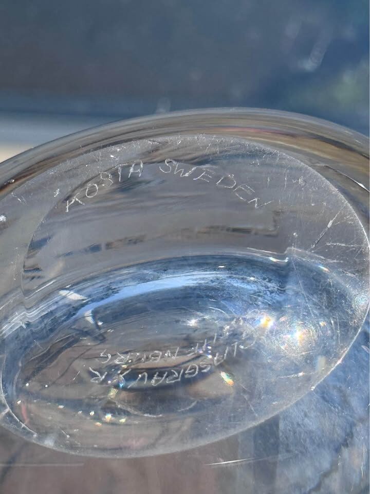 MCM Swedish Crystal Vase 8" - Kosta Glass Hand Engraved Sailing Ship-Signed - photo 6