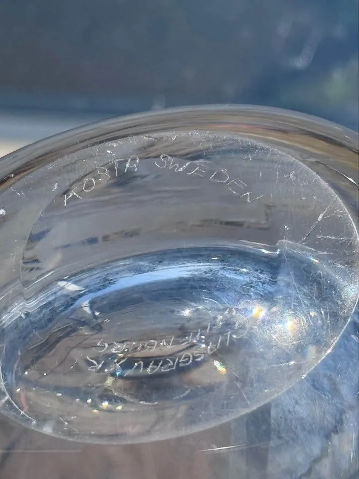 MCM Swedish Crystal Vase 8" - Kosta Glass Hand Engraved Sailing Ship-Signed - photo 6