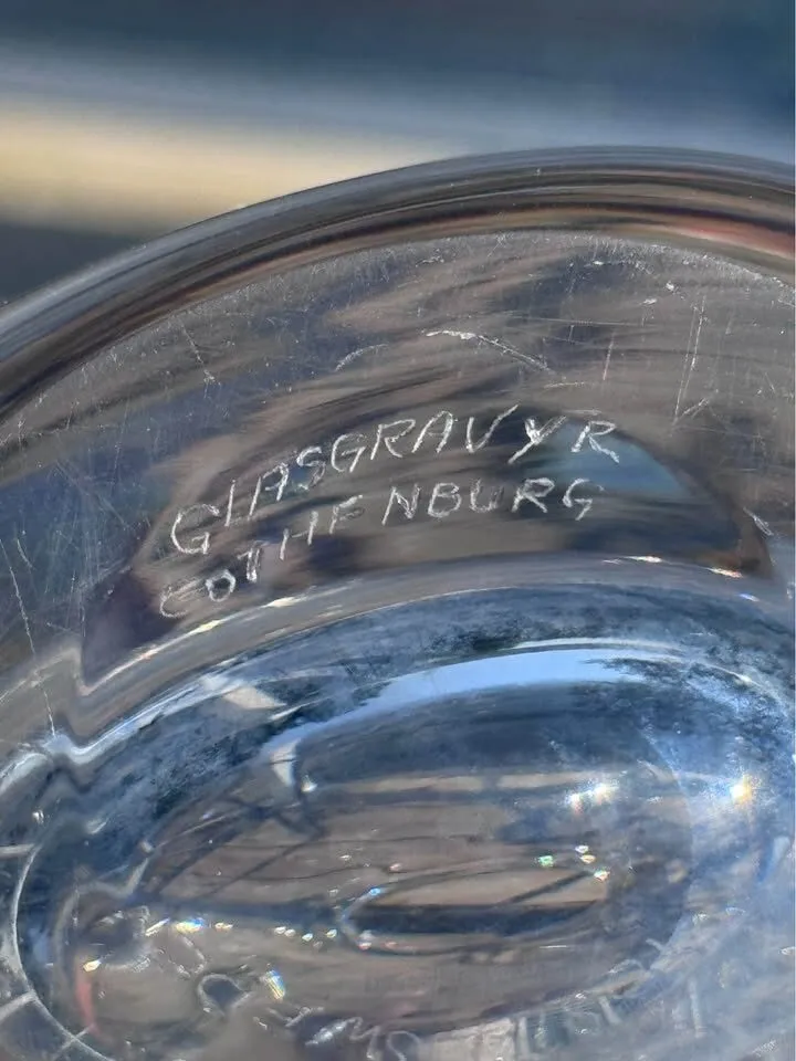 MCM Swedish Crystal Vase 8" - Kosta Glass Hand Engraved Sailing Ship-Signed - photo 7