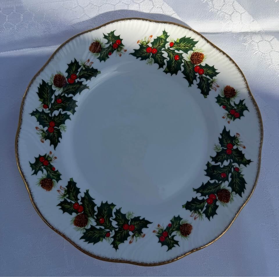 Vintage English Christmas Wall Display Plates (Set of 2) – Hardware Included - photo 2