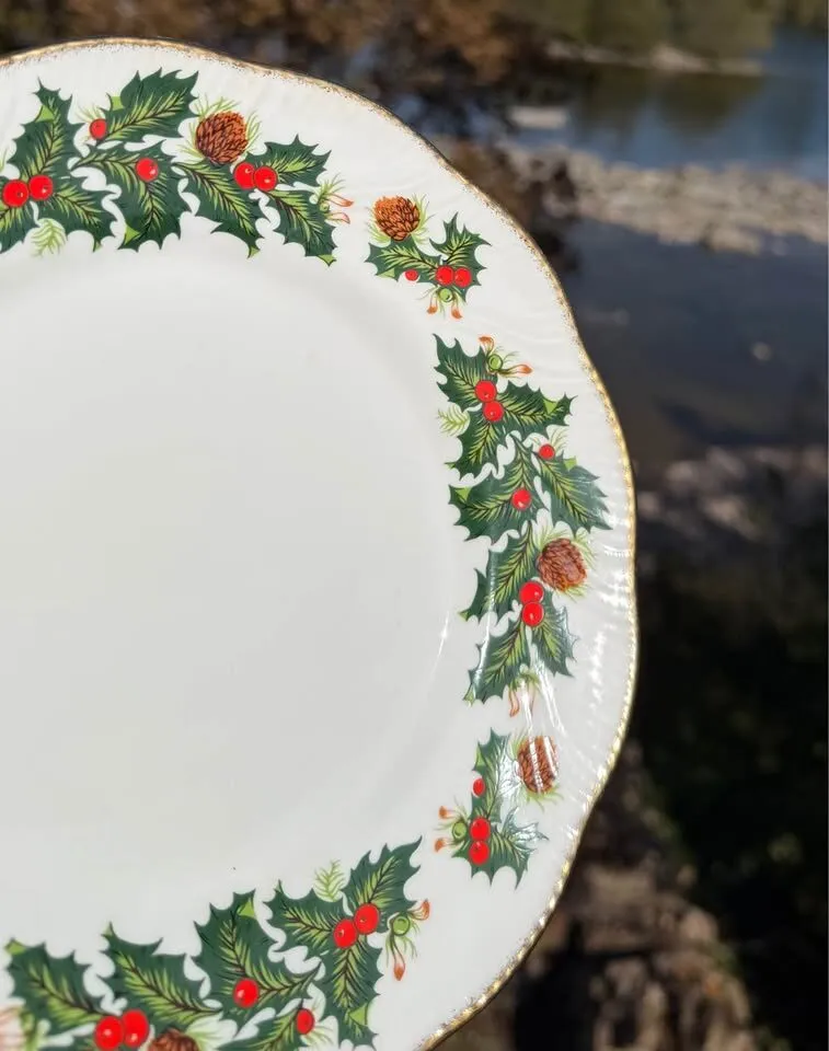 Vintage English Christmas Wall Display Plates (Set of 2) – Hardware Included - photo 9