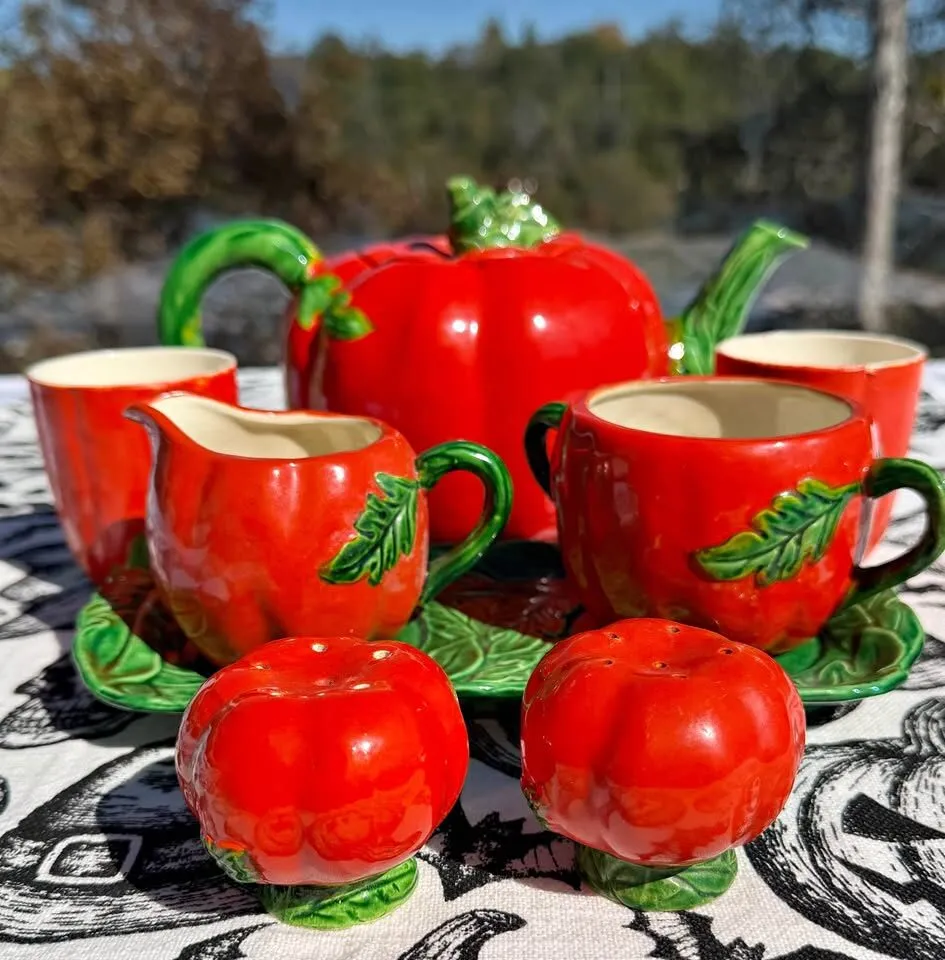 Rare Vintage 1950s Maruhon Ware Tomato Set - Featuring Rare Screw-Bottom Shakers & Matching Cups - photo 1