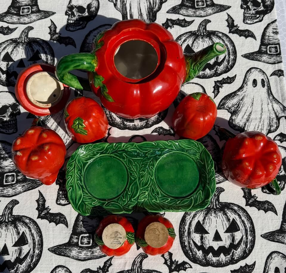 Rare Vintage 1950s Maruhon Ware Tomato Set - Featuring Rare Screw-Bottom Shakers & Matching Cups - photo 3