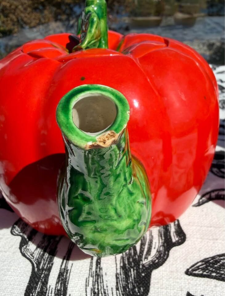 Rare Vintage 1950s Maruhon Ware Tomato Set - Featuring Rare Screw-Bottom Shakers & Matching Cups - photo 7