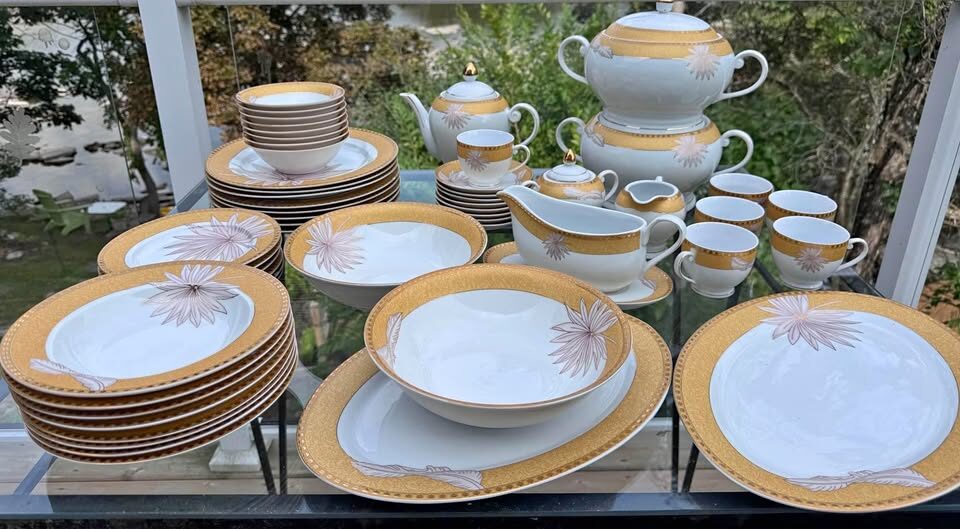 Vintage Royal Doulton "Wood Stock" Fine Bone China - Huge 52-Piece Set - photo 2