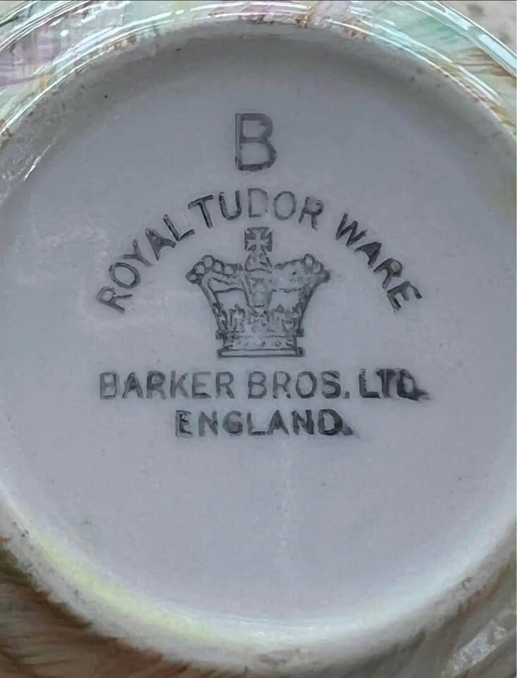 Vintage 1940s Royal Tudor Ware Creamer & Sugar Set - Barker Bros England - photo 2