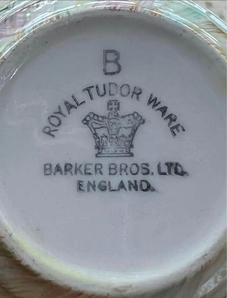 Vintage 1940s Royal Tudor Ware Creamer & Sugar Set - Barker Bros England - photo 2