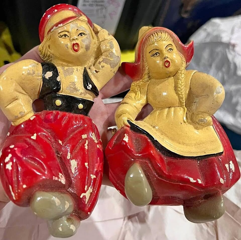 Vintage Chalkware Wall Figurines - photo 1