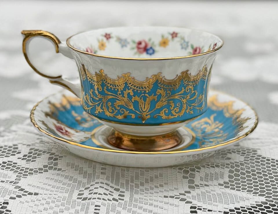 Rare 1960s Paragon Trenton Teacup Set - Turquoise and Heavy Gold Filigree Fine Bone China - photo 1