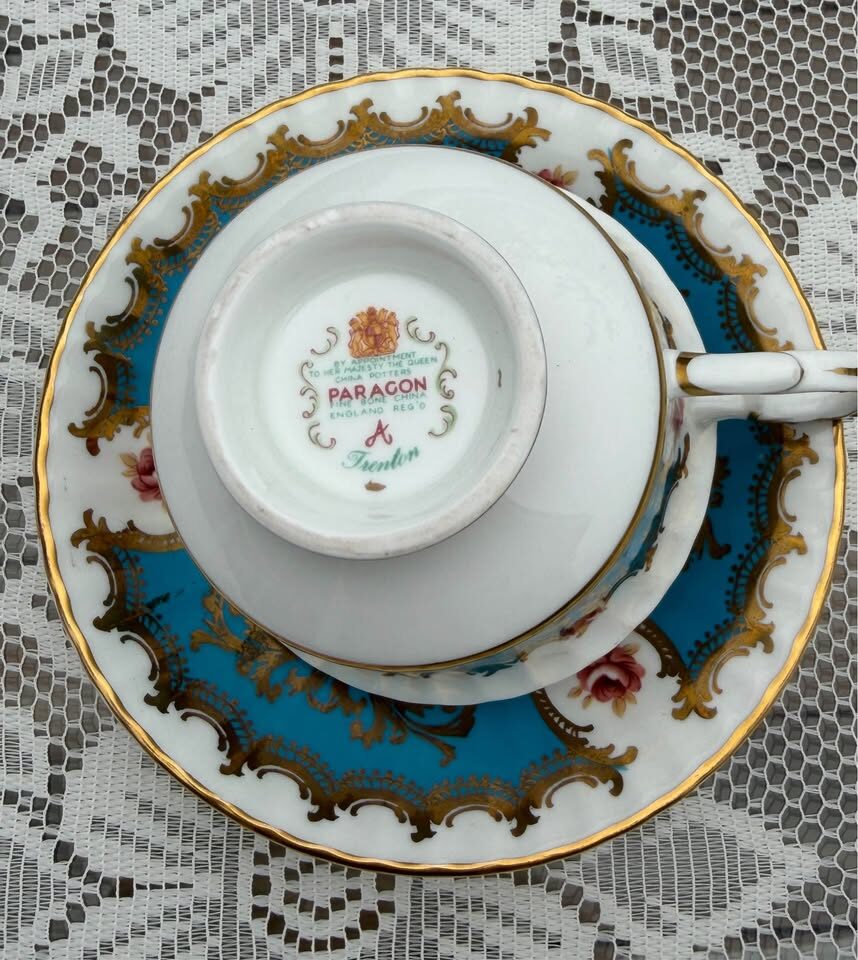 Rare 1960s Paragon Trenton Teacup Set - Turquoise and Heavy Gold Filigree Fine Bone China - photo 2