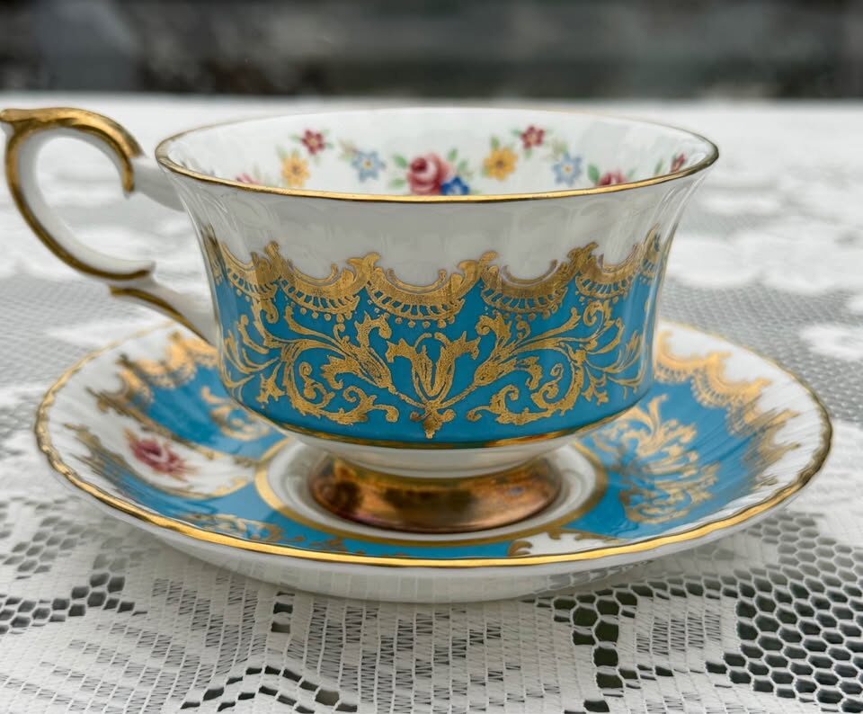 Rare 1960s Paragon Trenton Teacup Set - Turquoise and Heavy Gold Filigree Fine Bone China - photo 4