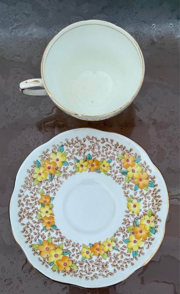 Vintage Foley English Bone China Teacup & Saucer Set - Pattern V2948 - photo 3