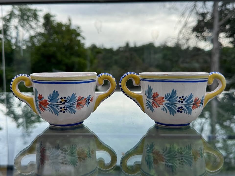 Vintage Henriot Quimper Double Handled Cups Pair - Breton Man & Woman Faience - photo 2