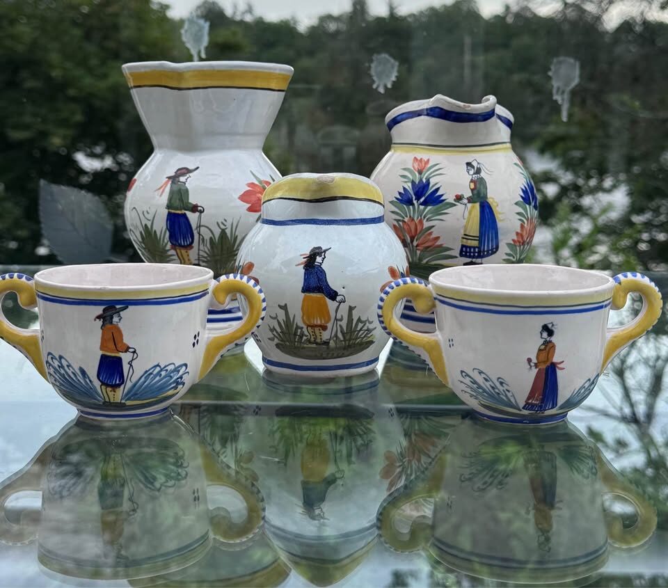 Vintage Henriot Quimper Double Handled Cups Pair - Breton Man & Woman Faience - photo 5