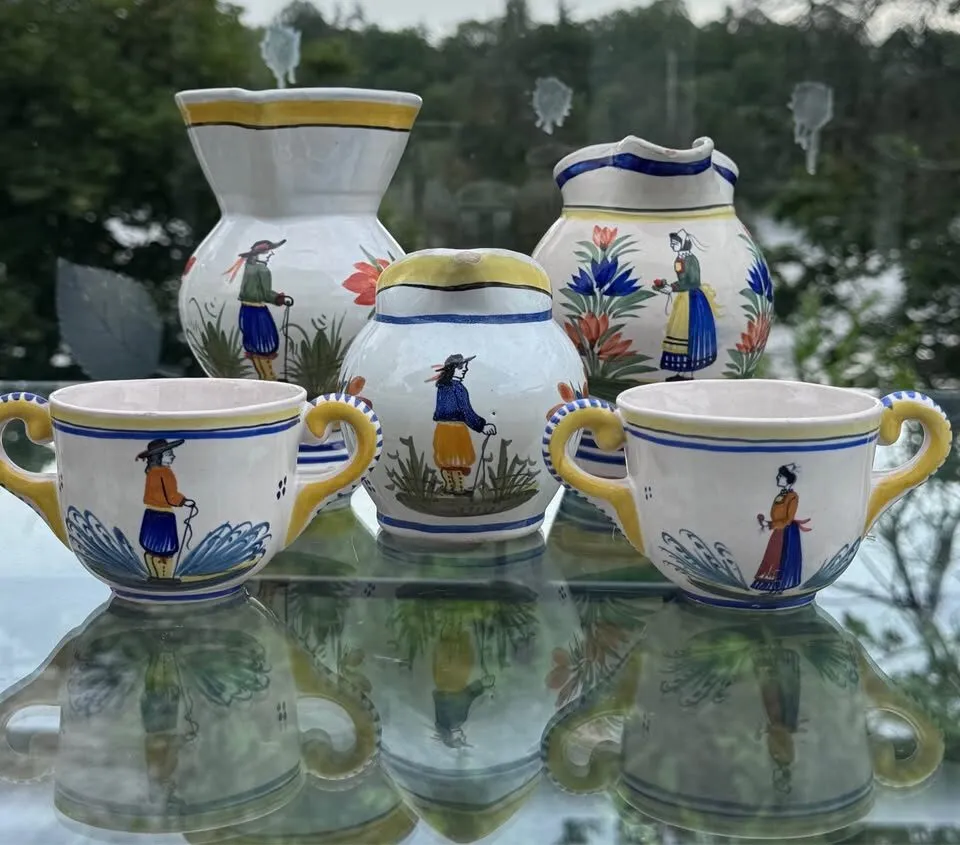 Vintage Henriot Quimper Double Handled Cups Pair - Breton Man & Woman Faience - photo 5