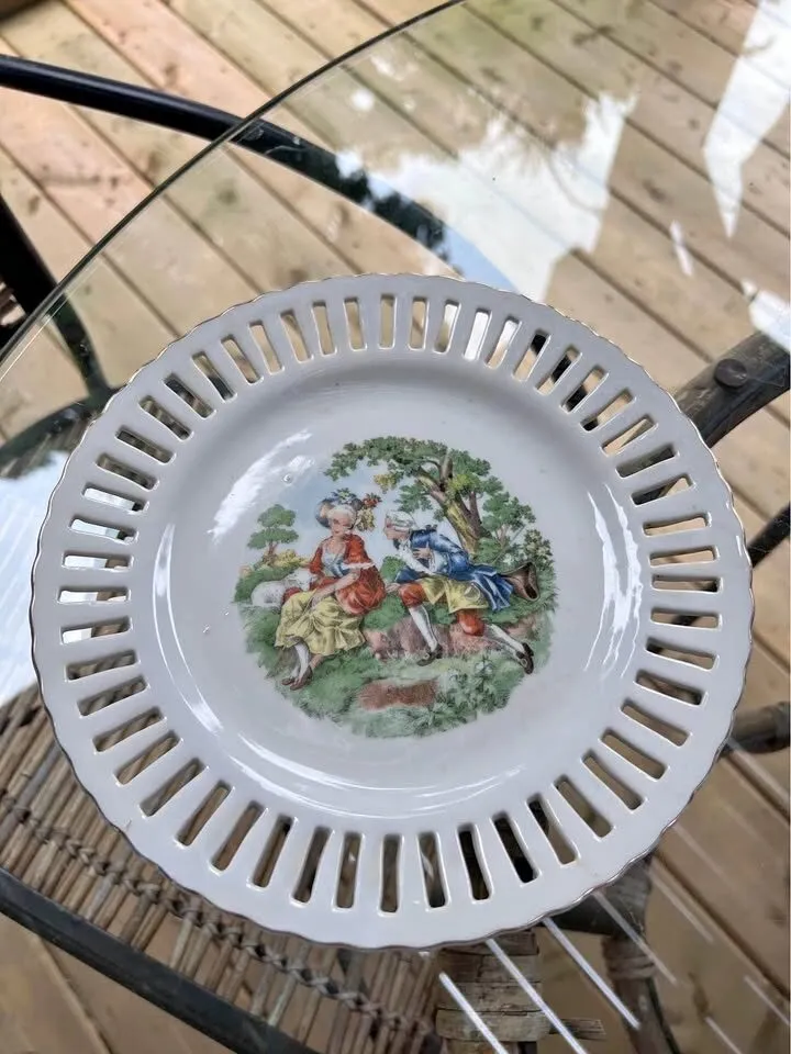 Vintage Reticulated Porcelain Decorative Plate Courting Couple - photo 1