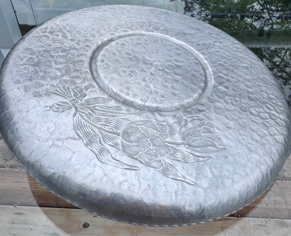 Vintage Rodney Kent Hammered Aluminum Tulip Tray #460 (with Original Lid) - photo 3