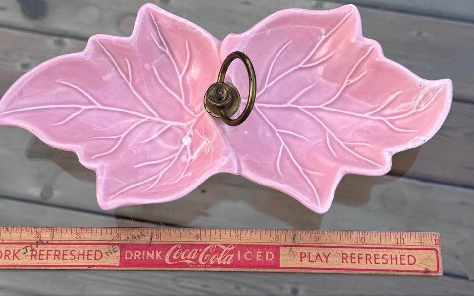 Vintage Mid-Century Pink Ceramic Leaf Candy Dish with Brass Handle - photo 3