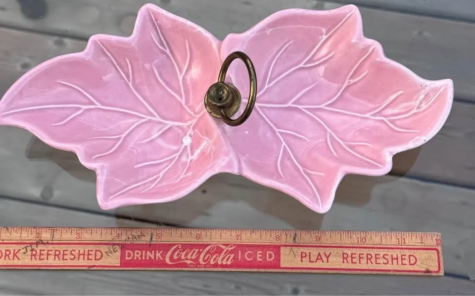 Vintage Mid-Century Pink Ceramic Leaf Candy Dish with Brass Handle - photo 3
