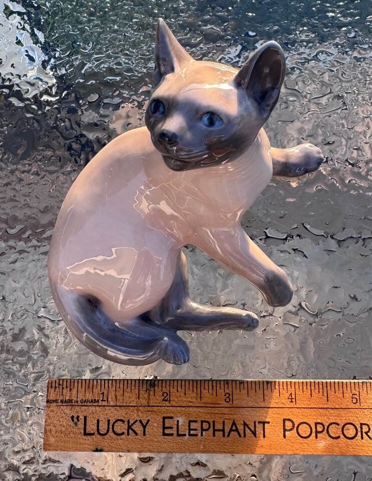 Vintage 1969-1973 Royal Copenhagen Porcelain Siamese Cat Figurine - #2862 - photo 2