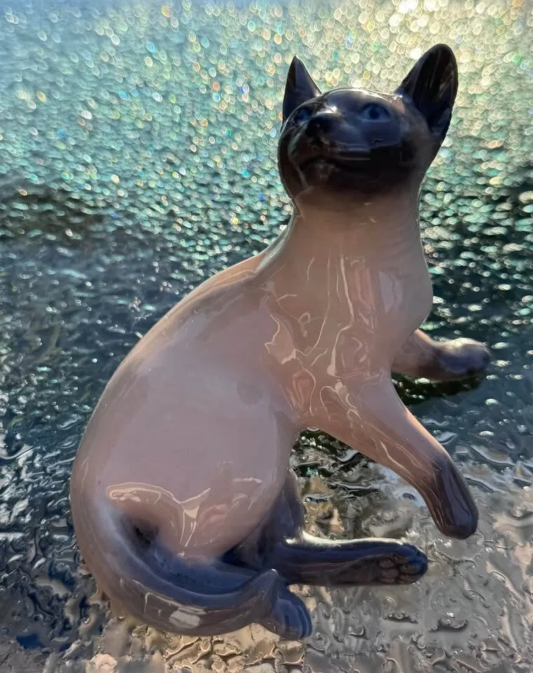 Vintage 1969-1973 Royal Copenhagen Porcelain Siamese Cat Figurine - #2862 - photo 3