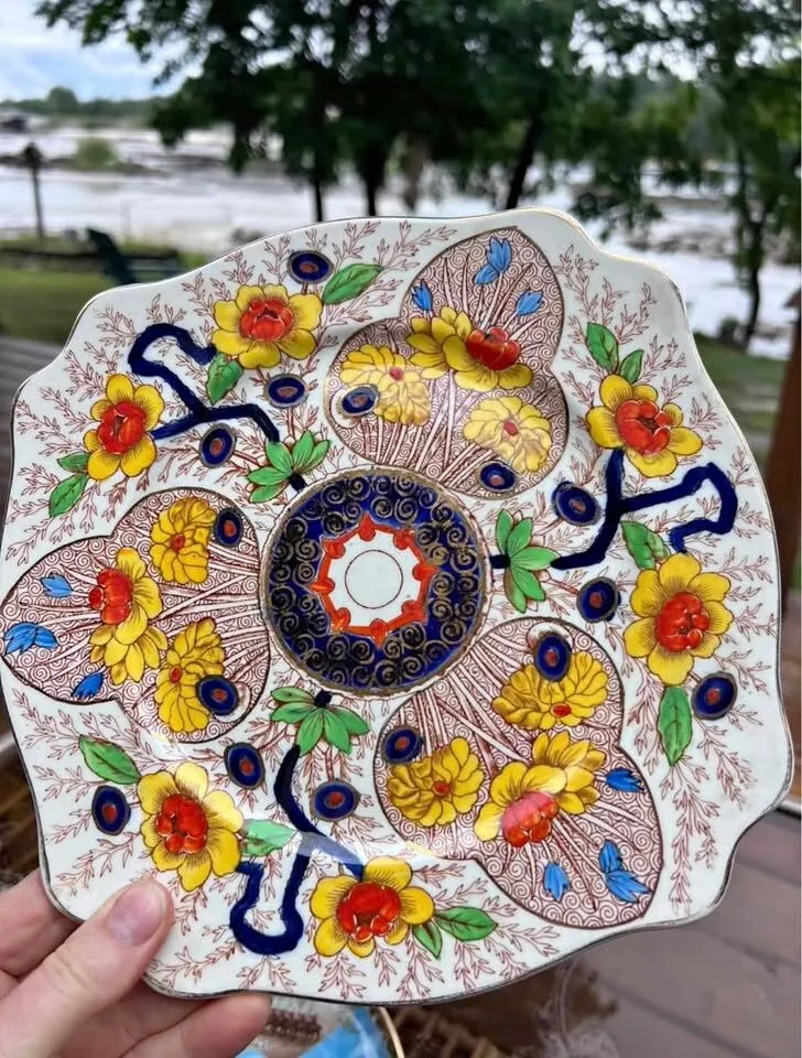 1930s Royal Staffordshire "Cairo" Square Scalloped Plate - Made in England - photo 1