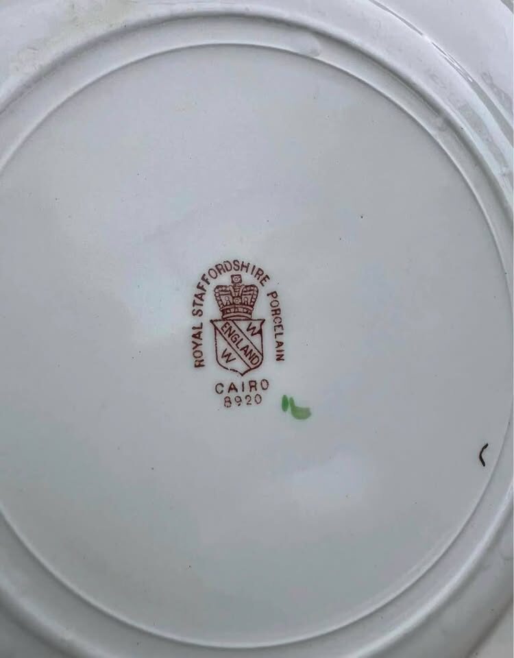 1930s Royal Staffordshire "Cairo" Square Scalloped Plate - Made in England - photo 2