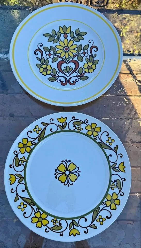 Vintage 1970s Retro Serving Platters & Bowls - Priced Individually - photo 1