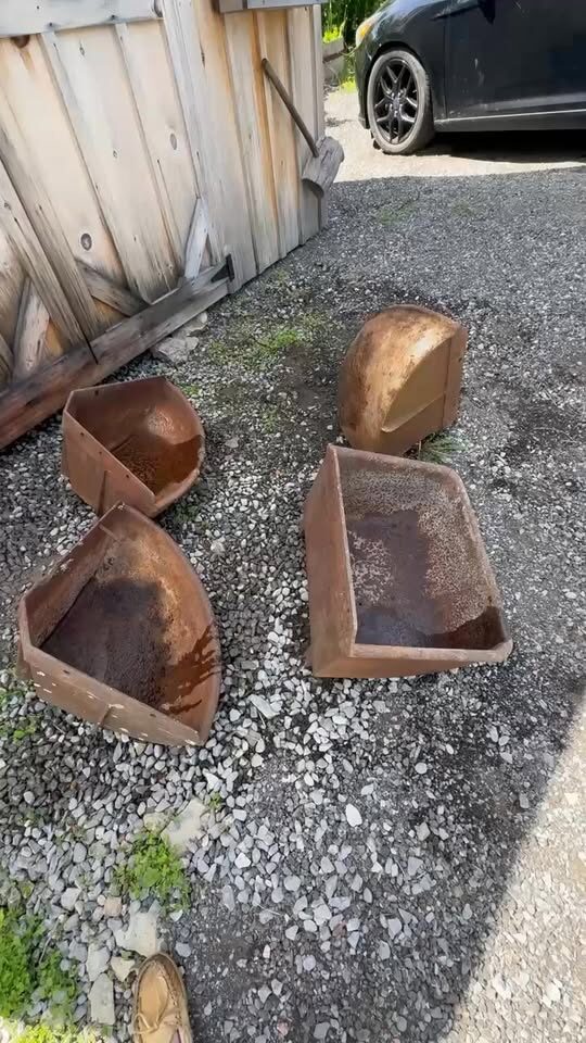 Antique Beatty Bros. LTD Cast Iron Corner Horse Troughs / Garden Planters - photo 1