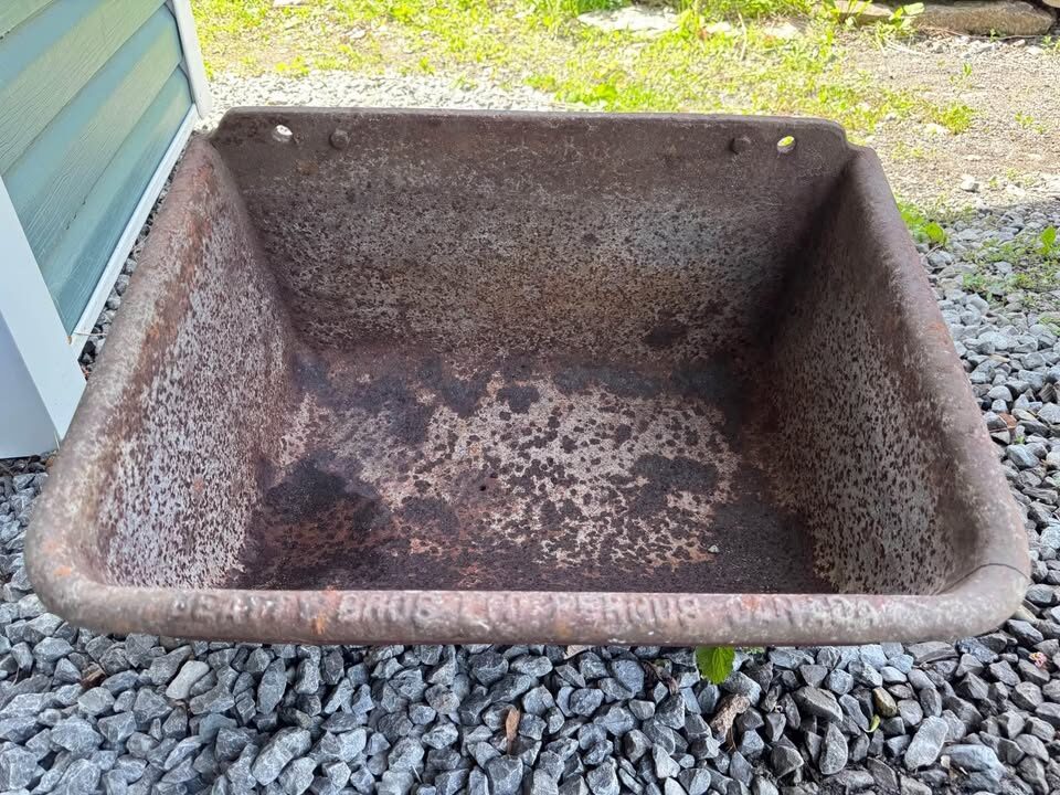 Antique Beatty Bros. LTD Cast Iron Corner Horse Troughs / Garden Planters - photo 10