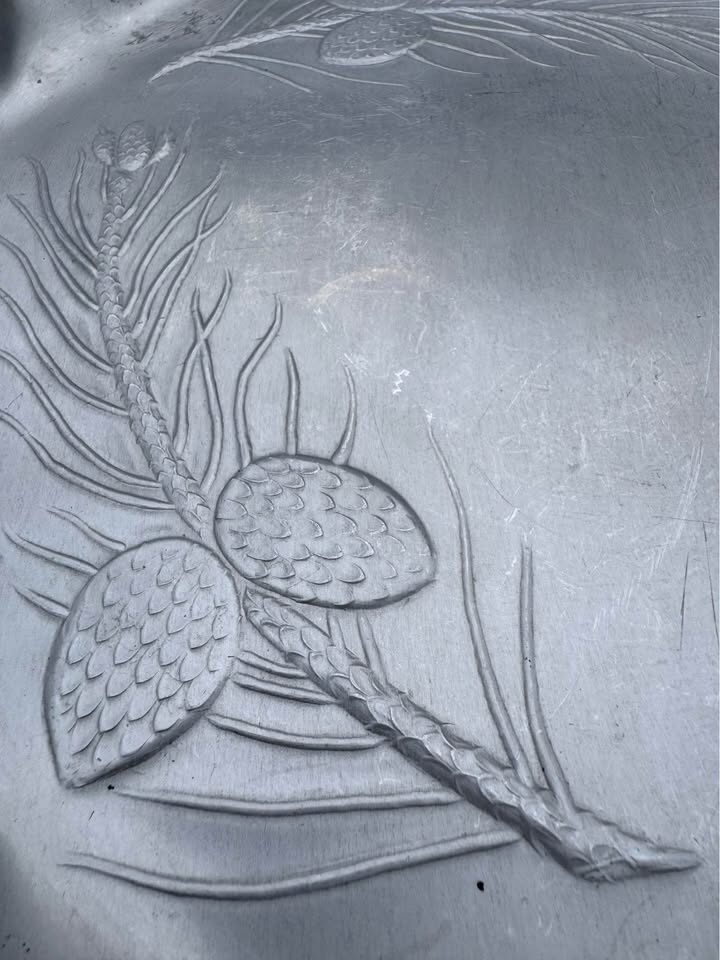 Vintage 1950s Hammercraft Canada Hammered Aluminum Serving Tray Pinecone Motif - photo 3