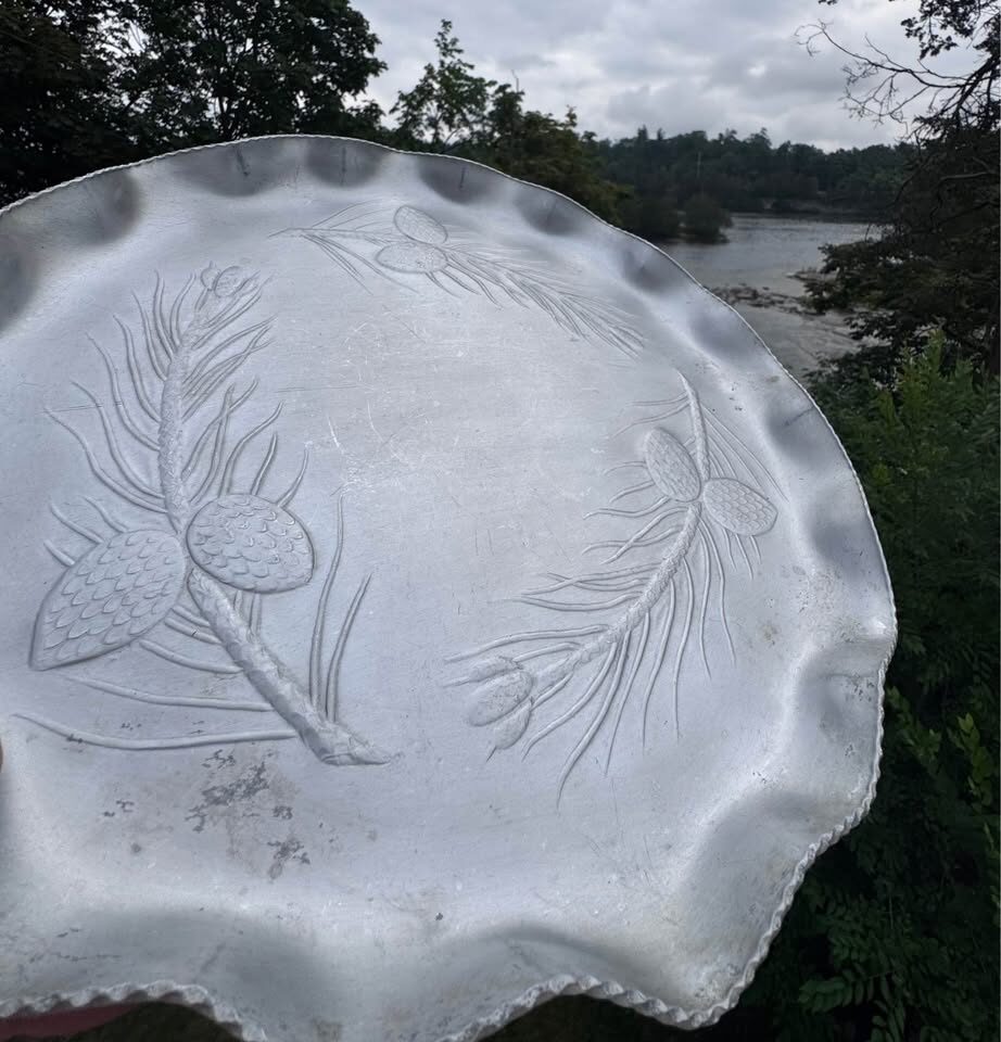 Vintage 1950s Hammercraft Canada Hammered Aluminum Serving Tray Pinecone Motif - photo 4