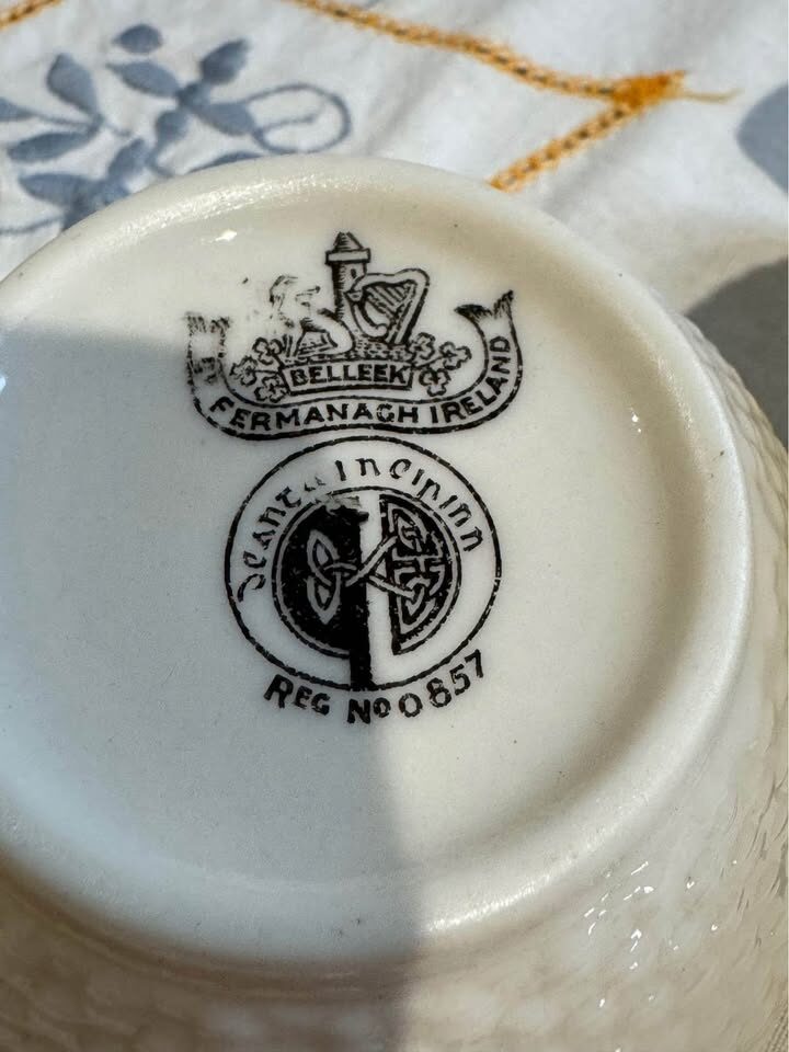 Rare Vintage Belleek Shamrock Creamer and Open Sugar Bowl, 1926-1946 - photo 6