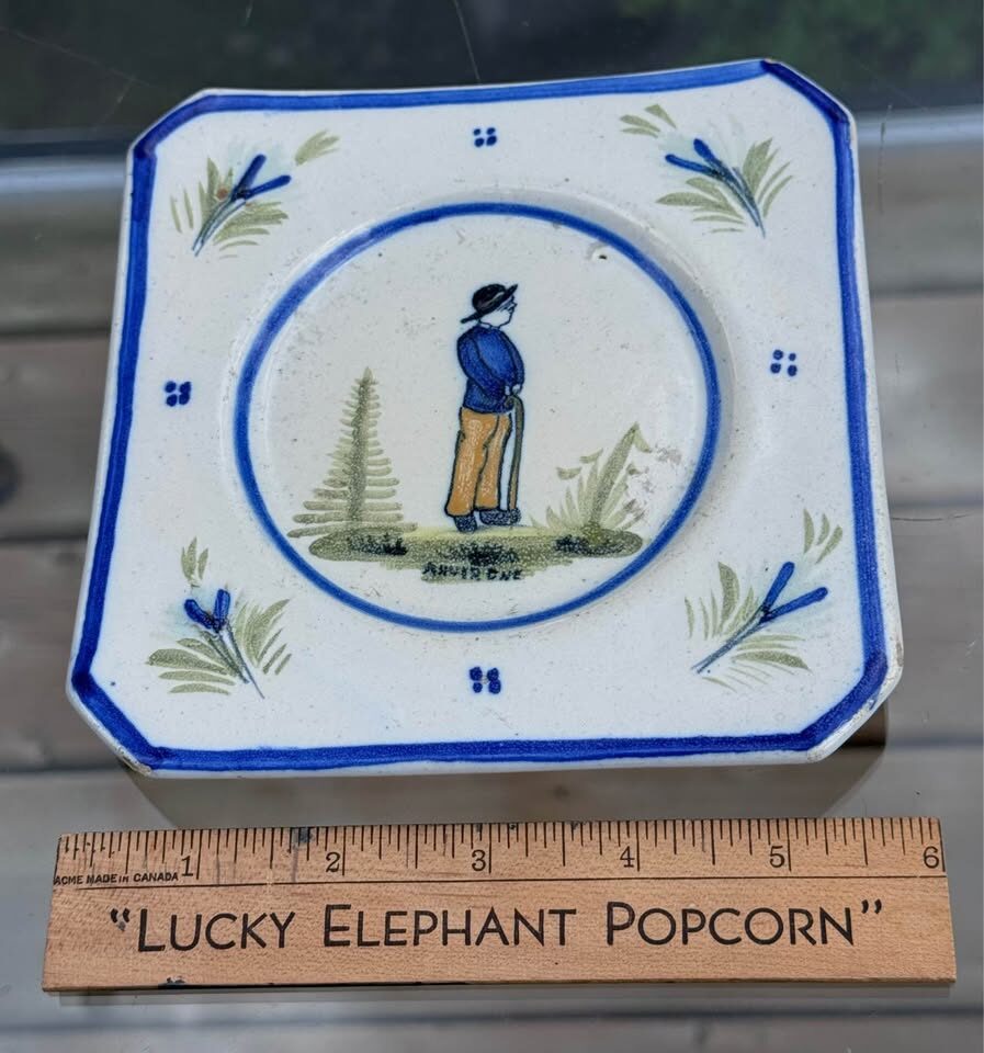 Antique Hand-Painted HB Quimper Square Faience Plate - "Petit Breton" Man - photo 2