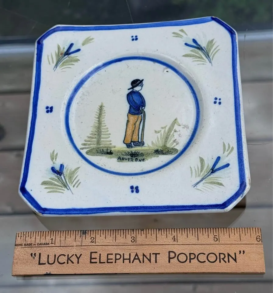Antique Hand-Painted HB Quimper Square Faience Plate - "Petit Breton" Man - photo 2
