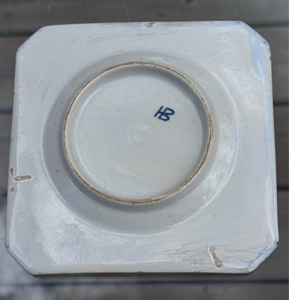 Antique Hand-Painted HB Quimper Square Faience Plate - "Petit Breton" Man - photo 4
