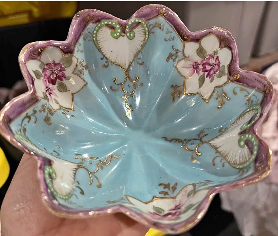 Antique Porcelain Leaf Dish - Hand Painted, Footed, Floral, Gold Trim - photo 1