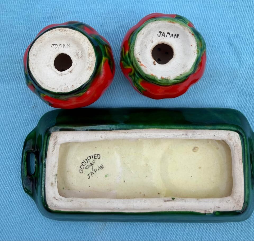 Vintage Occupied Japan Tomato Condiment & Salt and Pepper Sets - photo 2