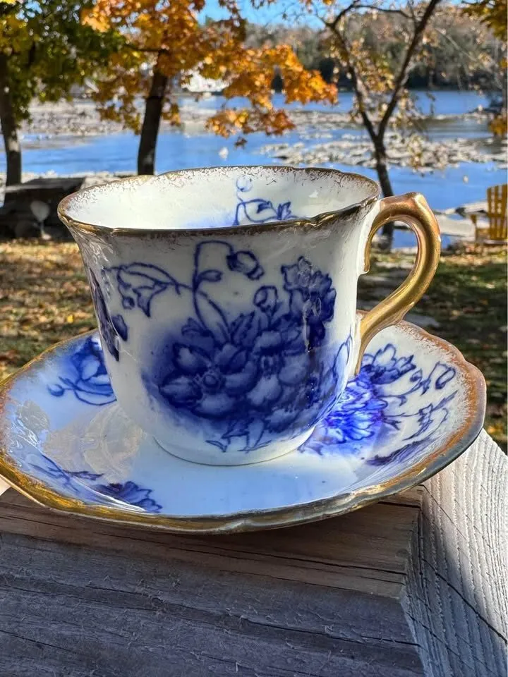 Flow Blue Foley Teacup and saucer - photo 2