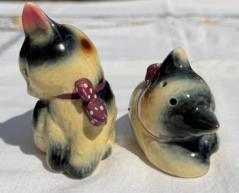 Vintage Mid-Century Ceramic Cat Salt & Pepper Shakers - Made in Japan - photo 4