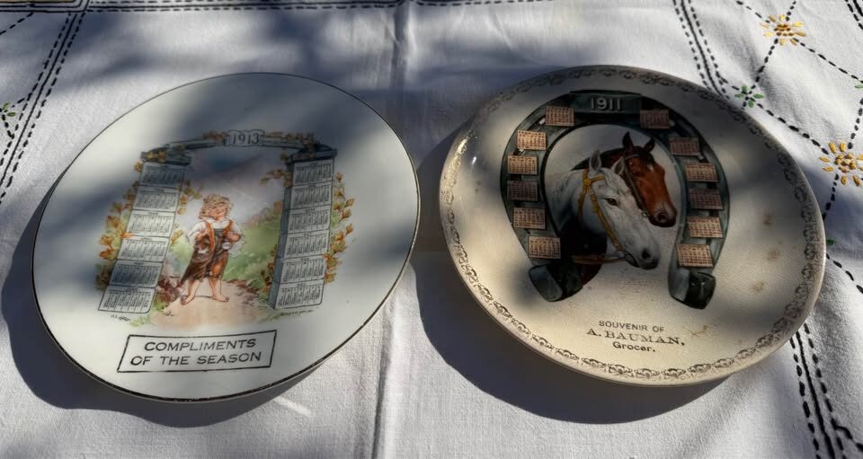 Antique 1911 & 1913 Souvenir Calendar Plates Set (7-Inch) - Harker & Pope-Gosser - photo 2