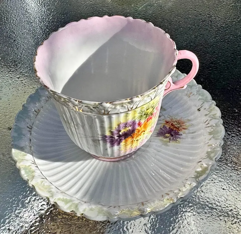 Rare Victorian Porcelain Teacup & Scalloped Saucer, Hand-Painted Floral, Gold Trim - Excellent Condi - photo 1
