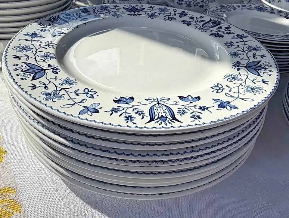 91 pc Vintage Johnson Bros England "Windsor Ware" Blue Floral Dinner Set - photo 1