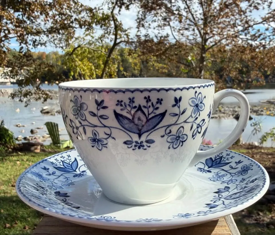 91 pc Vintage Johnson Bros England "Windsor Ware" Blue Floral Dinner Set - photo 10