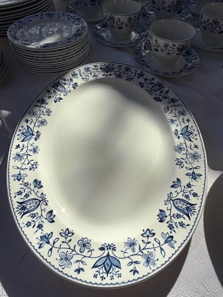 91 pc Vintage Johnson Bros England "Windsor Ware" Blue Floral Dinner Set - photo 4