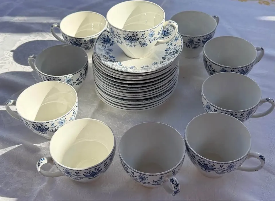 91 pc Vintage Johnson Bros England "Windsor Ware" Blue Floral Dinner Set - photo 9