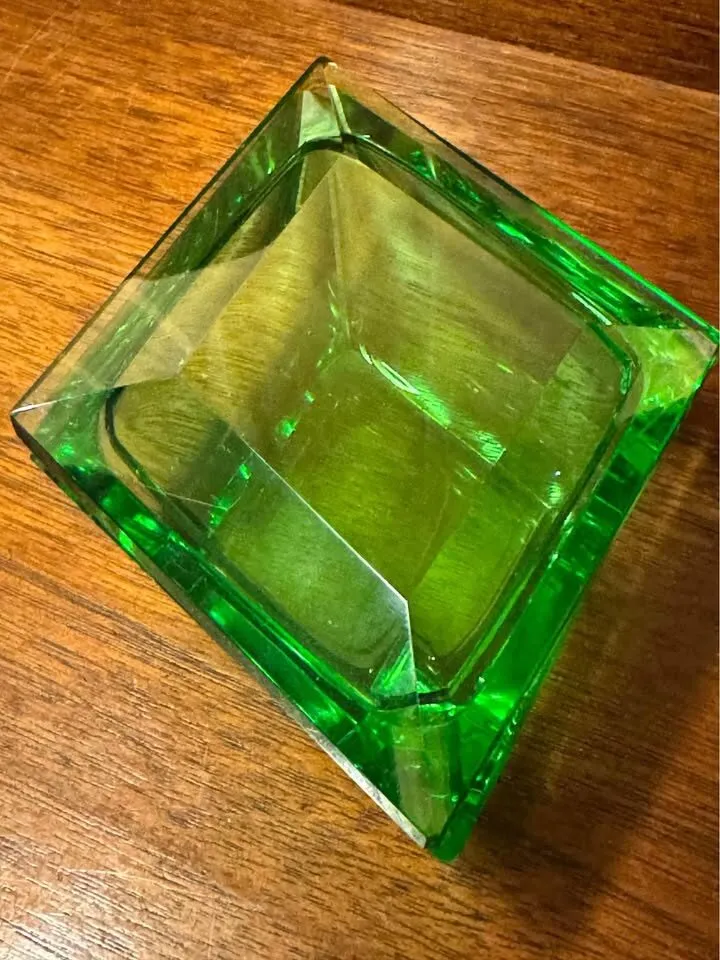 Vintage Art Deco Green Cut Crystal Glass Vanity Jar with Lid - photo 2