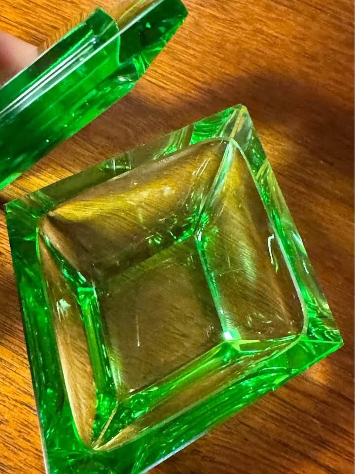 Vintage Art Deco Green Cut Crystal Glass Vanity Jar with Lid - photo 3