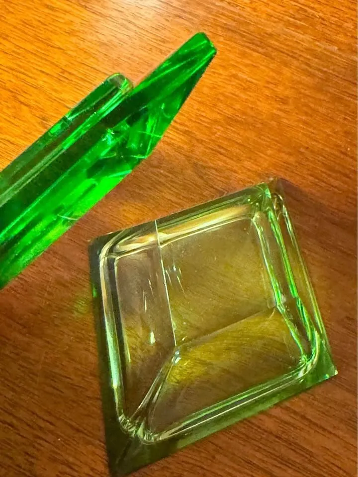 Vintage Art Deco Green Cut Crystal Glass Vanity Jar with Lid - photo 4